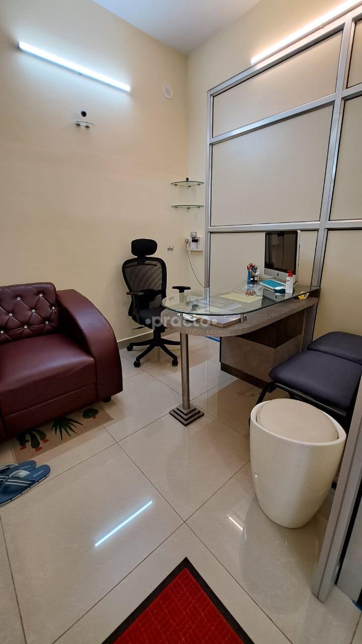 Consultation Room at Dr. Wahaab's Pranic Acupuncture Thiruvanmiyur Chennai