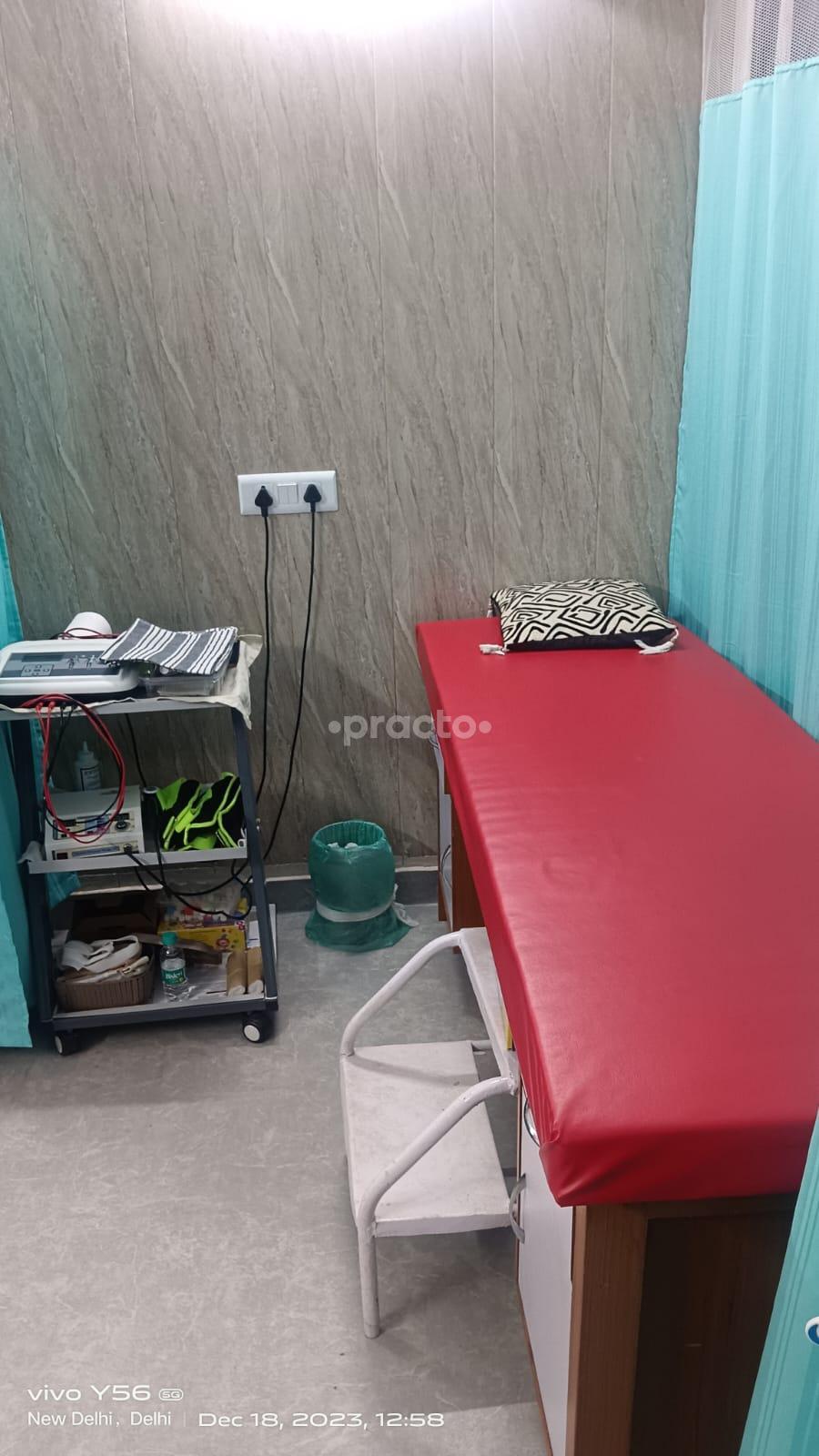 Equipment Area at Sethi Medical Centre East Of Kailash Delhi