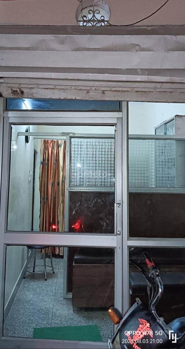 Outside Area at Dr. Rathaur Physiotherapy Clinic Dashrath Puri Delhi