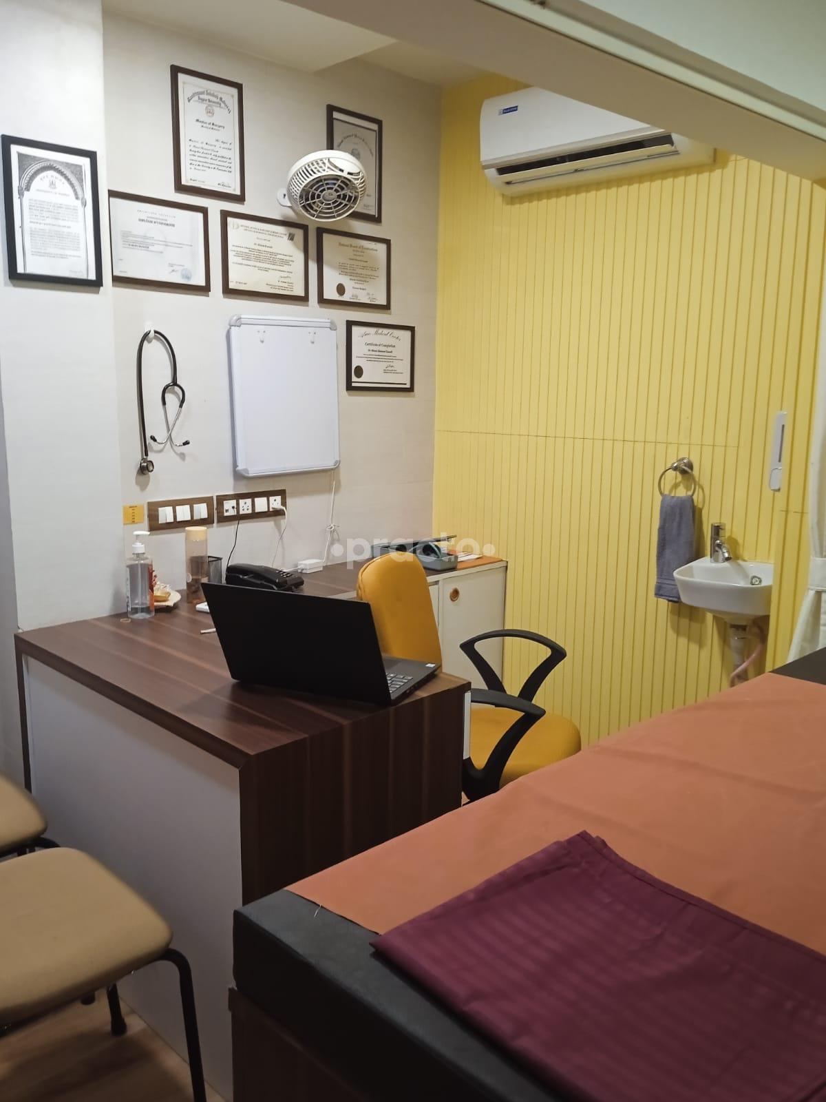 Consultation Room at Curalyfe Health Centre Santacruz East Mumbai