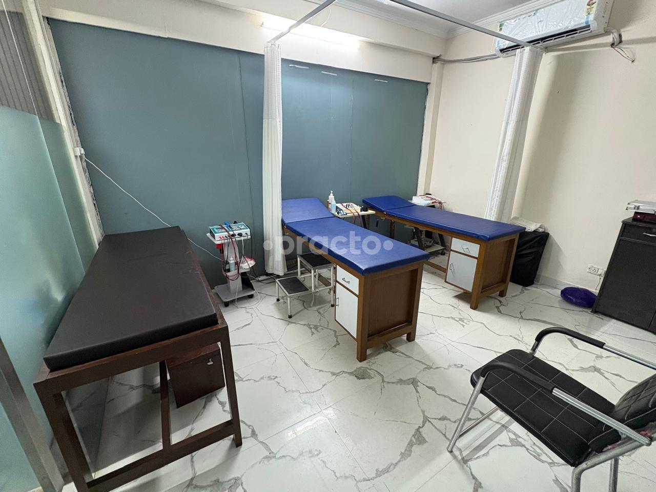 Consultation Room at Pain Fx Clinic Gurgaon Sector 39 Gurgaon