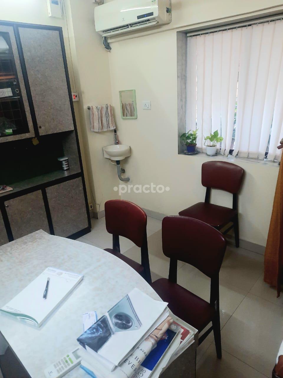 Consultation Room at Dr. Chetan D Rathod Clinic Vileparle West Mumbai