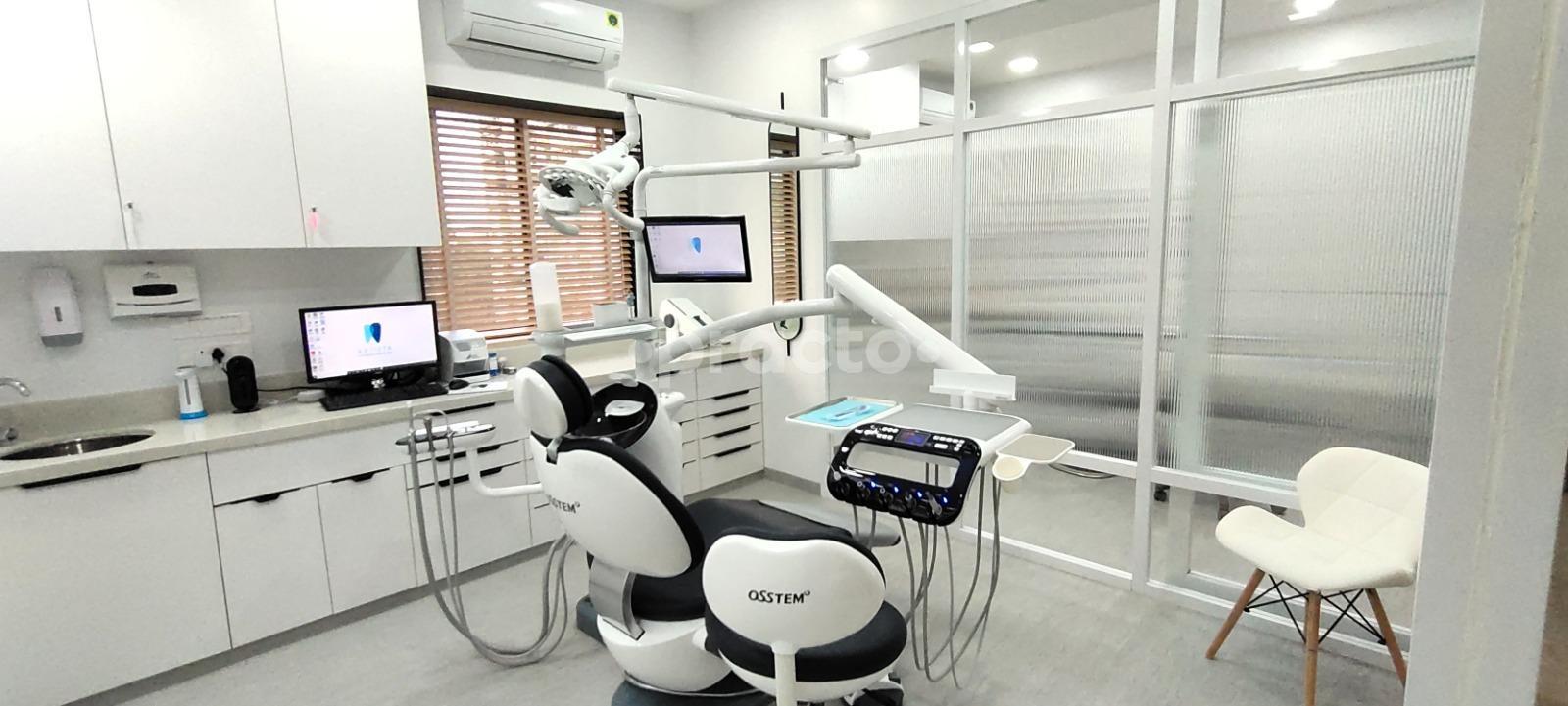 Consultation Room at Artista Advanced Dentistry Tardeo Mumbai