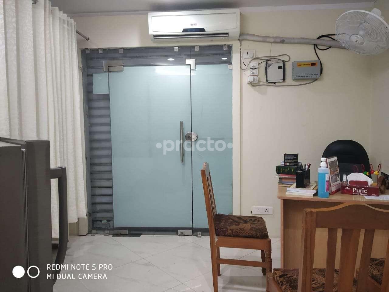 Reception Area at Dr Rajiv Ortho Neurocare Physiotherapy Clinic Palam Vihar Gurgaon