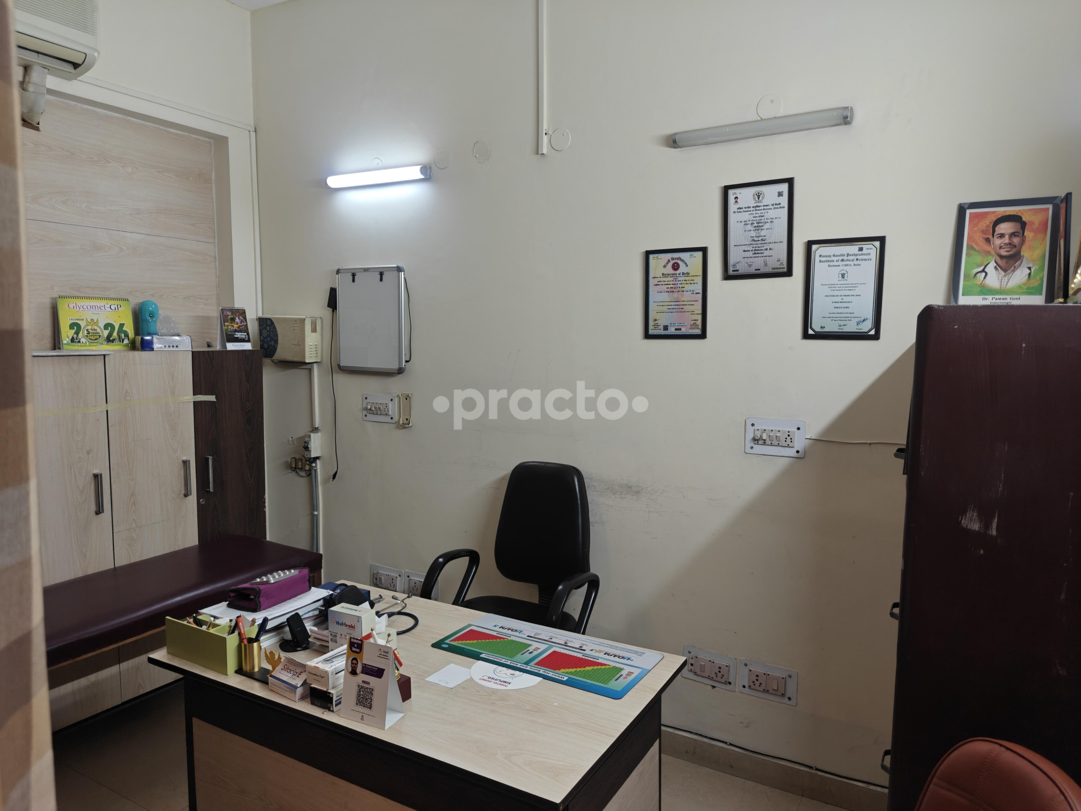 Consultation Room at Diabetes And Endocrine Clinic Shalimar Bagh Delhi