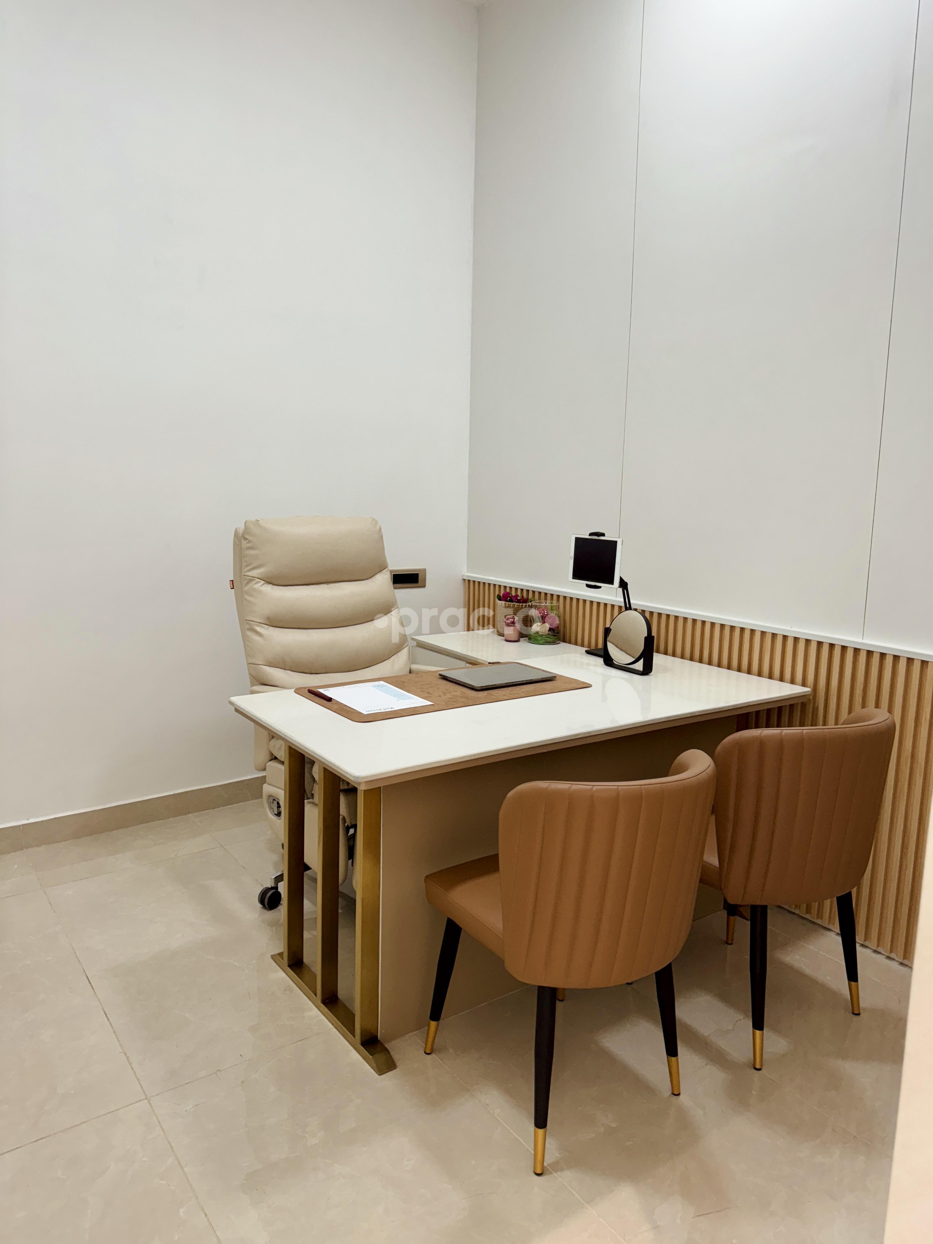 Consultation Room at Rederm Clinic - Skin Hair Lasers Aesthetics Gurgaon Sector 65 Gurgaon