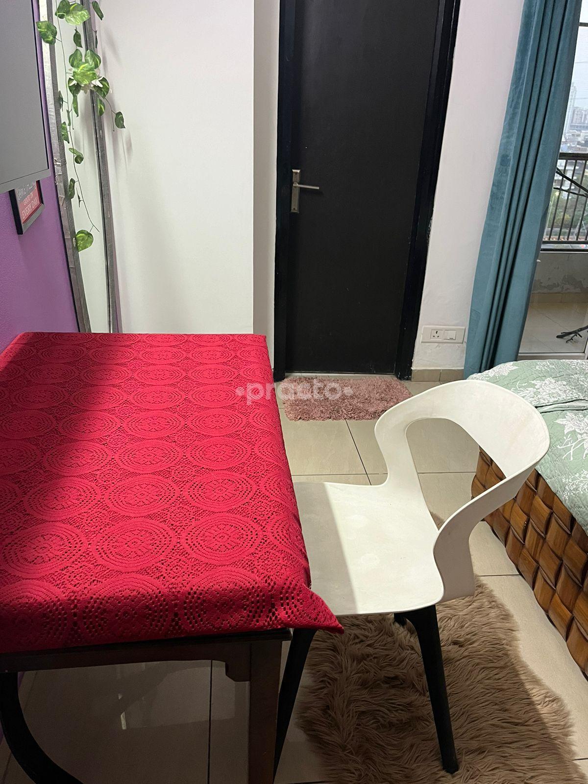 Consultation Room at Dr. Sangeeta Ratna Clinic Greater Noida West Greater Noida