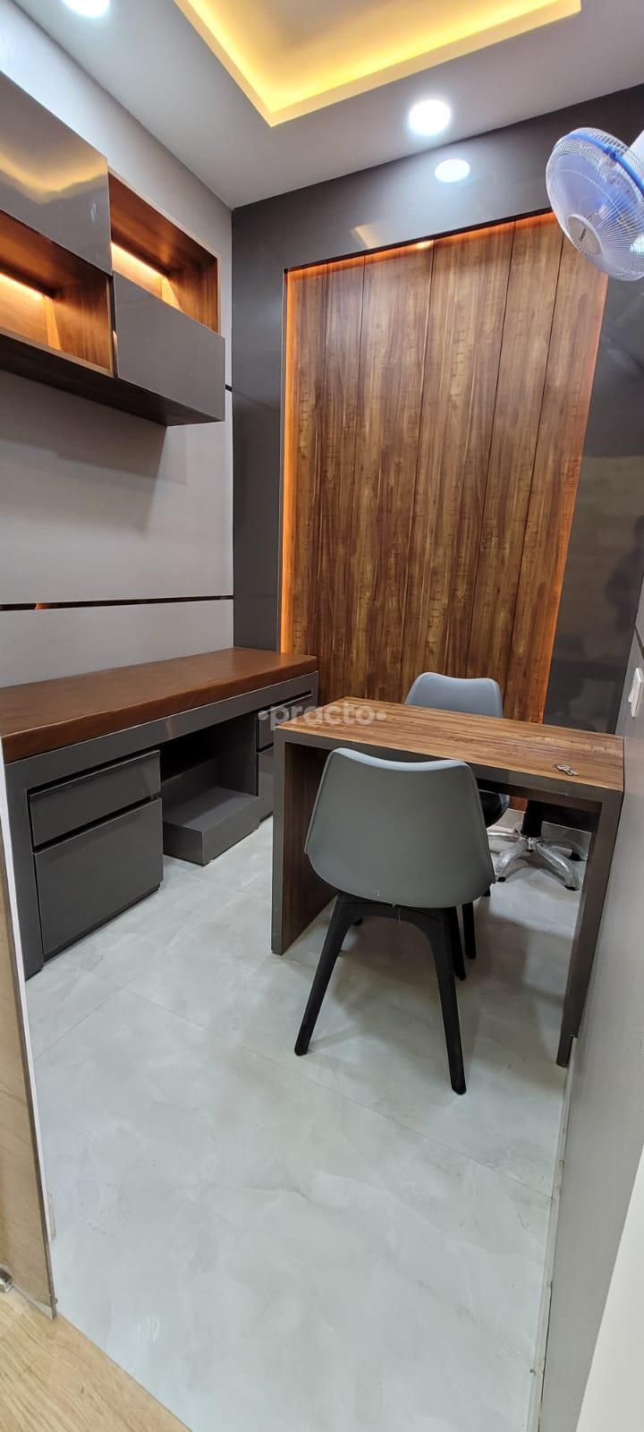 Consultation Room at Dr. B.P Singh Family Physician Clinic Sector 119 Noida