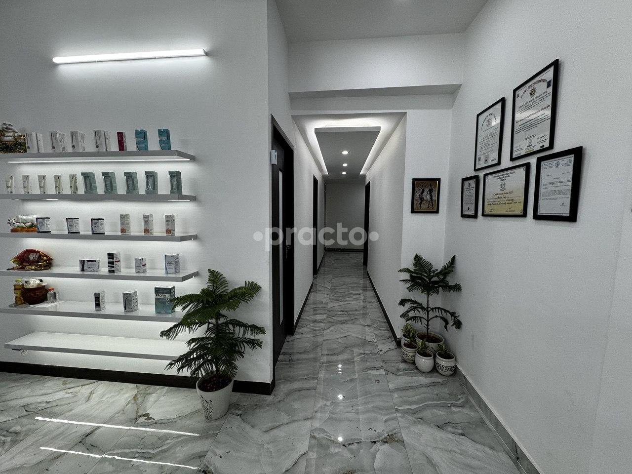 Entrance at Skinplasty: Dr from AIIMS New Delhi Greater Noida West Greater Noida