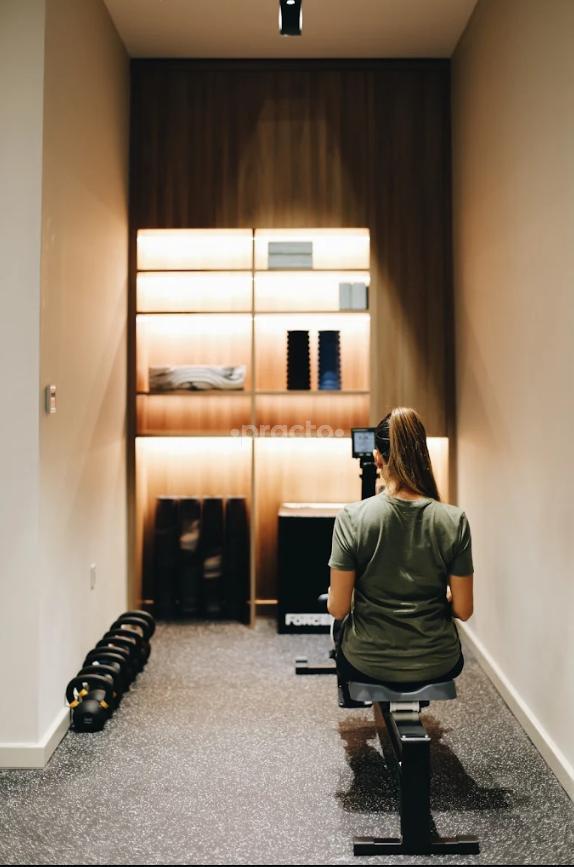 Kinesis Poly Clinic Llc Jumeirah 1 Dubai