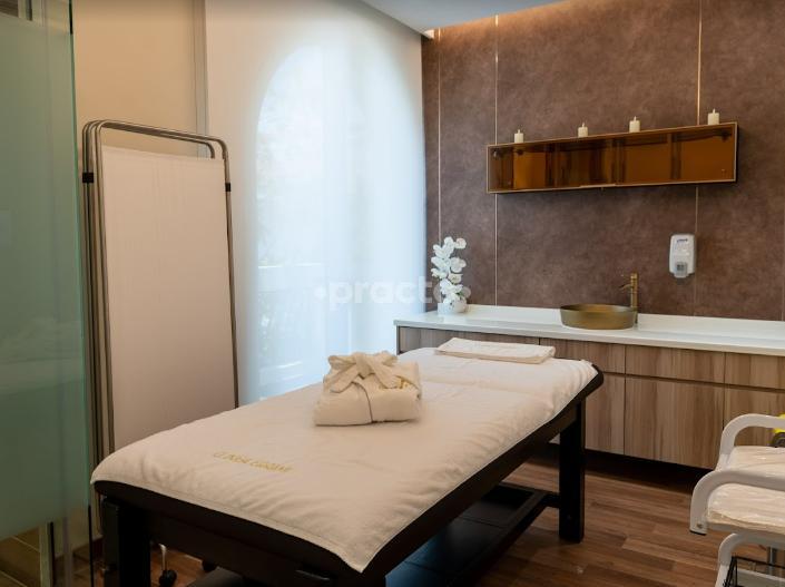 Clinica Errami Medical Center Llc  Al Bada'a Dubai