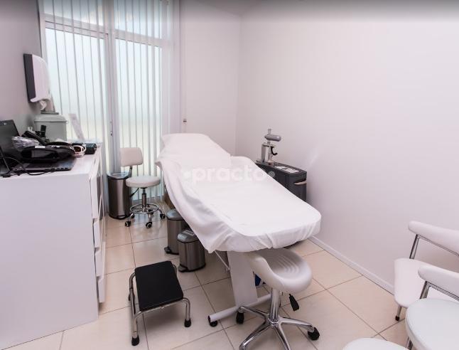 Dr Kamil Al Rustom Skin And Laser Centre Al Bada'a Dubai