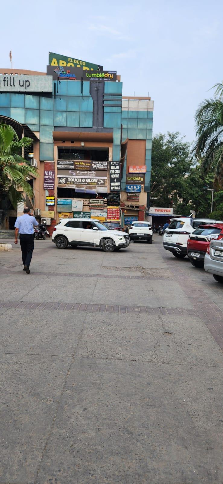 Outside Area at Niravana Clinic Block B Greater Noida