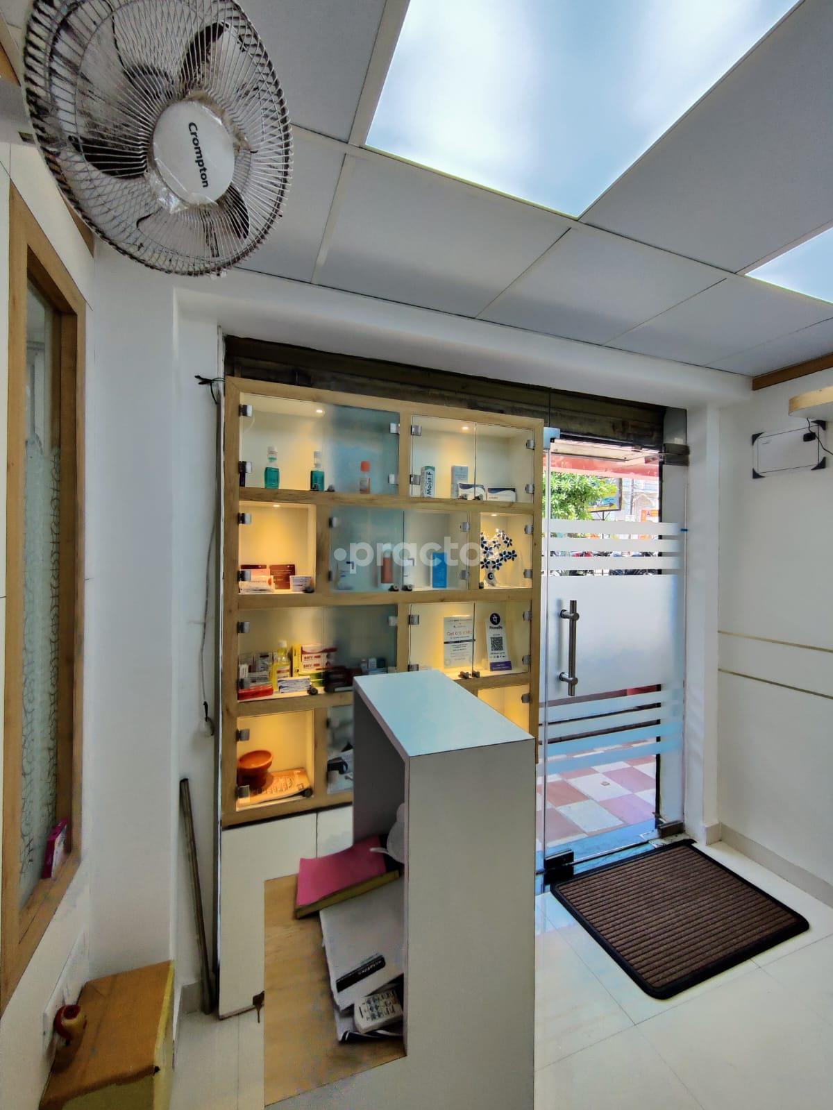 Reception Area at Apex Dental & Medical Centre Indira Nagar Lucknow