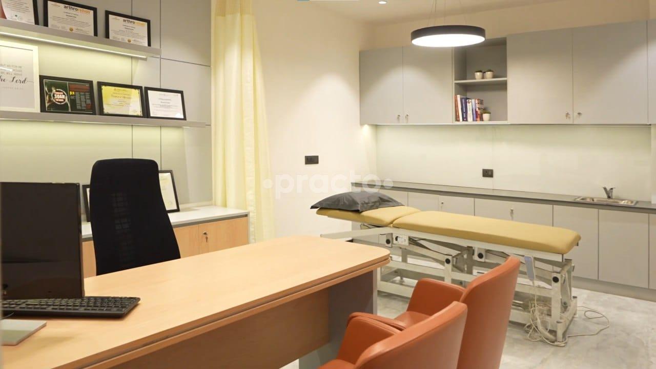 Consultation Room at Threads Physio DLF Phase I Gurgaon