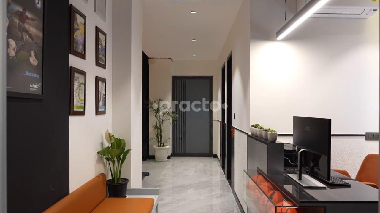 Entrance at Threads Physio DLF Phase I Gurgaon