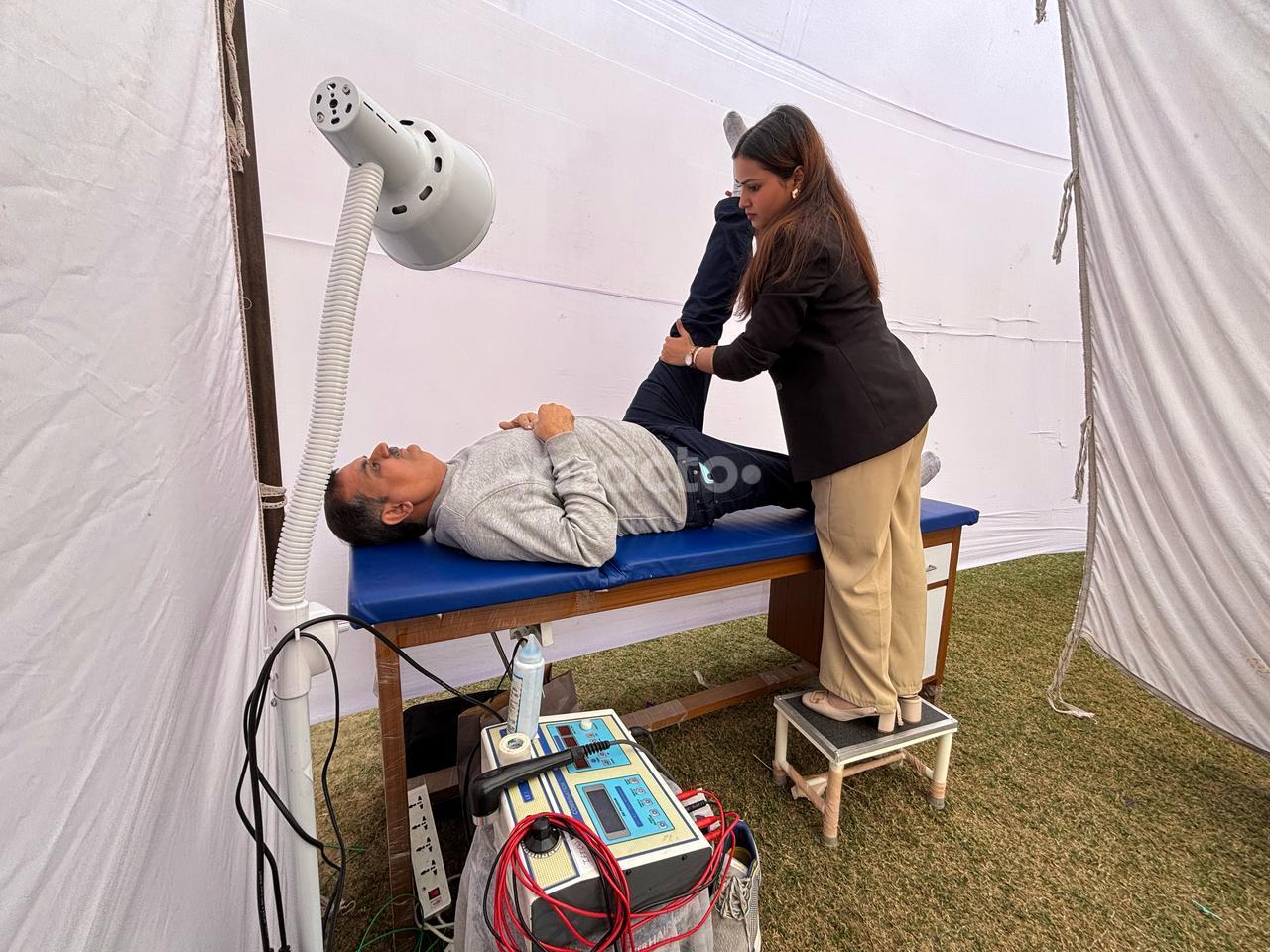Examination Room at Spine Alive Clinic Dwarka Sector 13 Delhi