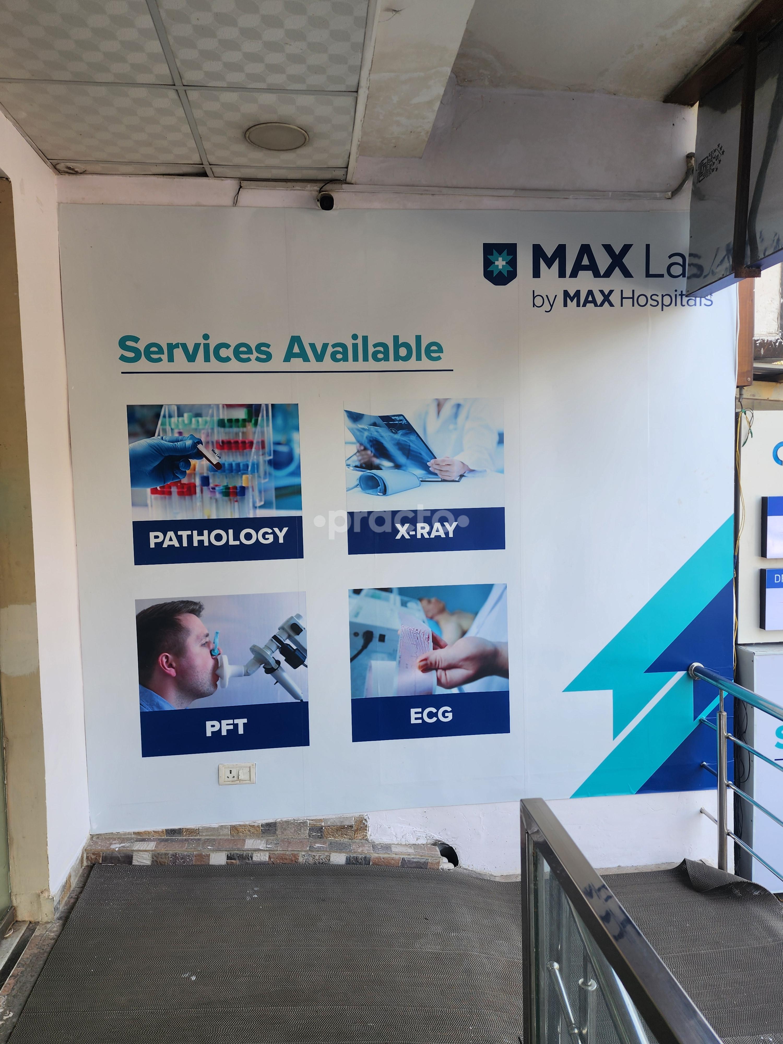 Reception Area at Max Clinic Gomtinagar Lucknow