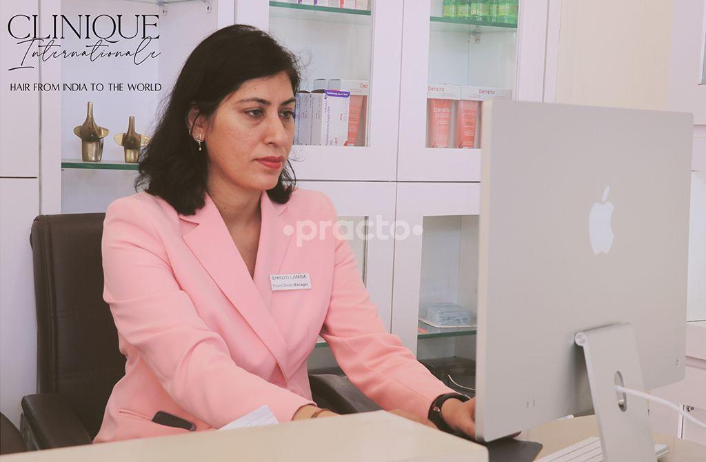 Reception Area at Clinique Internationale Worli Mumbai