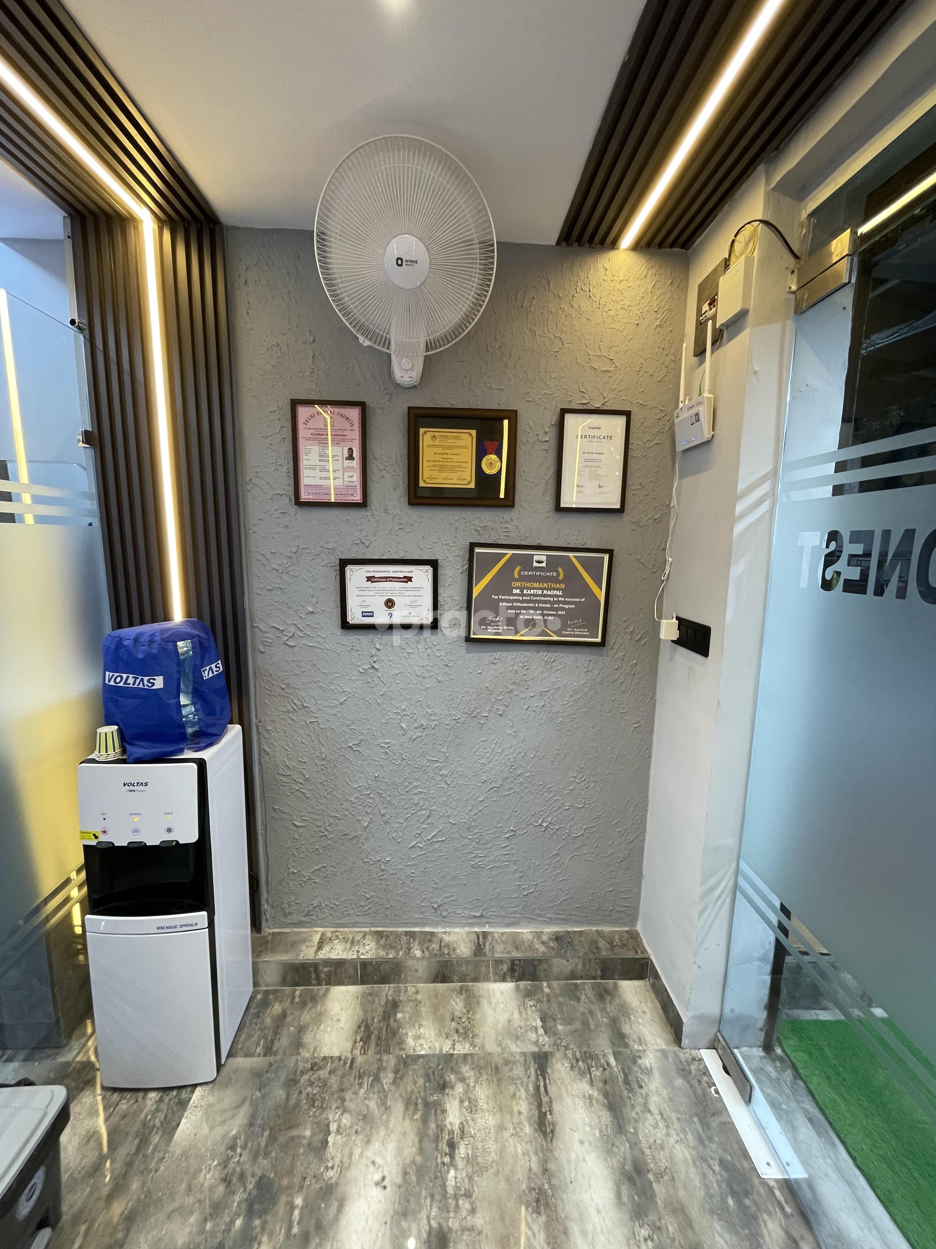 Reception Area at Dentonest Paschim Vihar Delhi