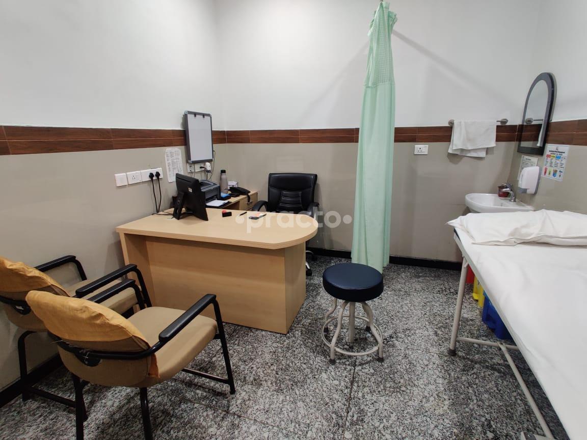 Consultation Room at Re-Forme Clinic Sector 75 Noida