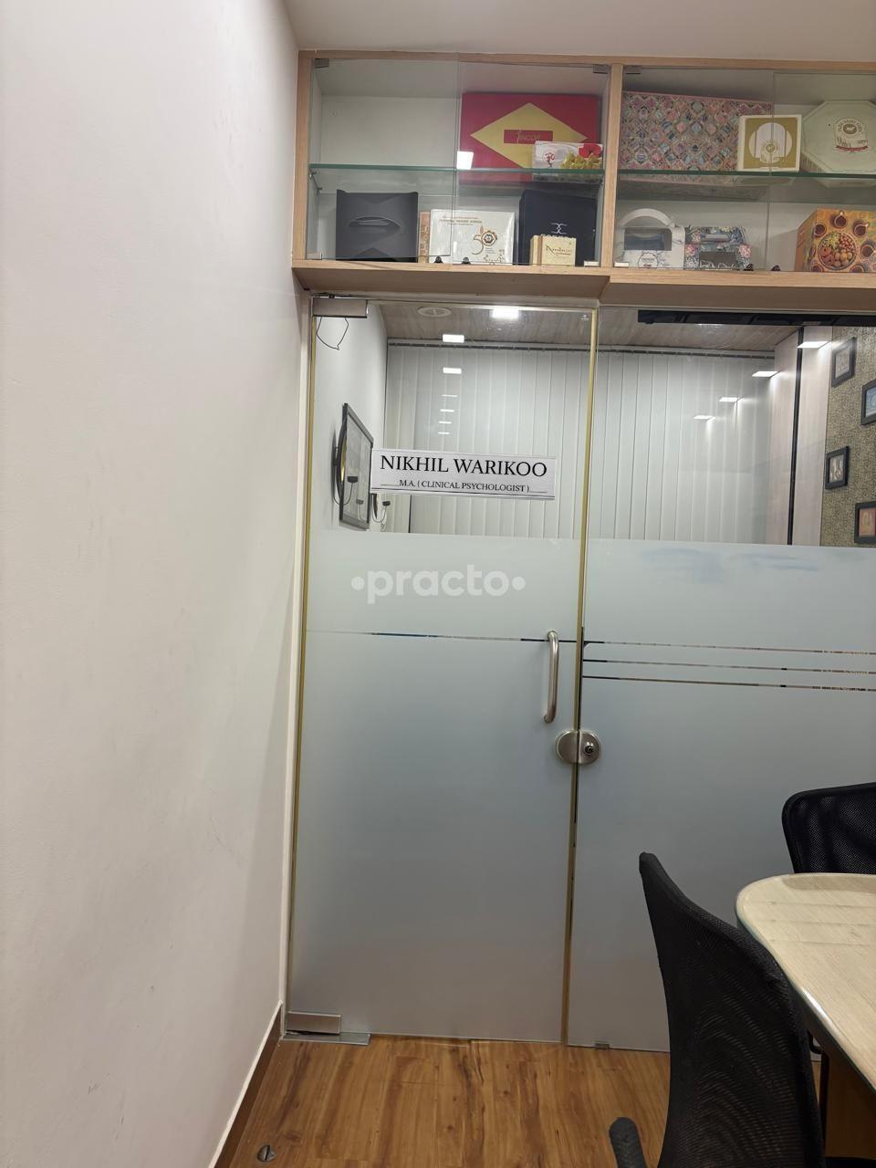 Outside Area at The Inner Shift Clinic LBS Marg Mumbai