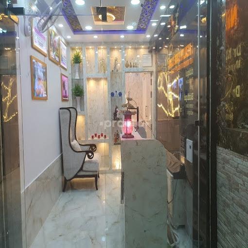 Main Entrance at Nisha Healthcare Clinic Aminabad Lucknow