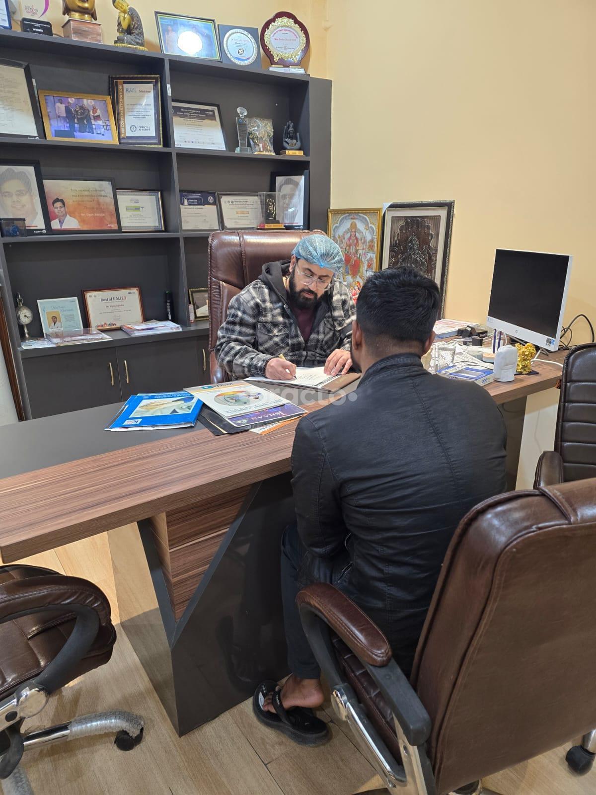 Consultation Room at Krishna Clinic Beta I Greater Noida