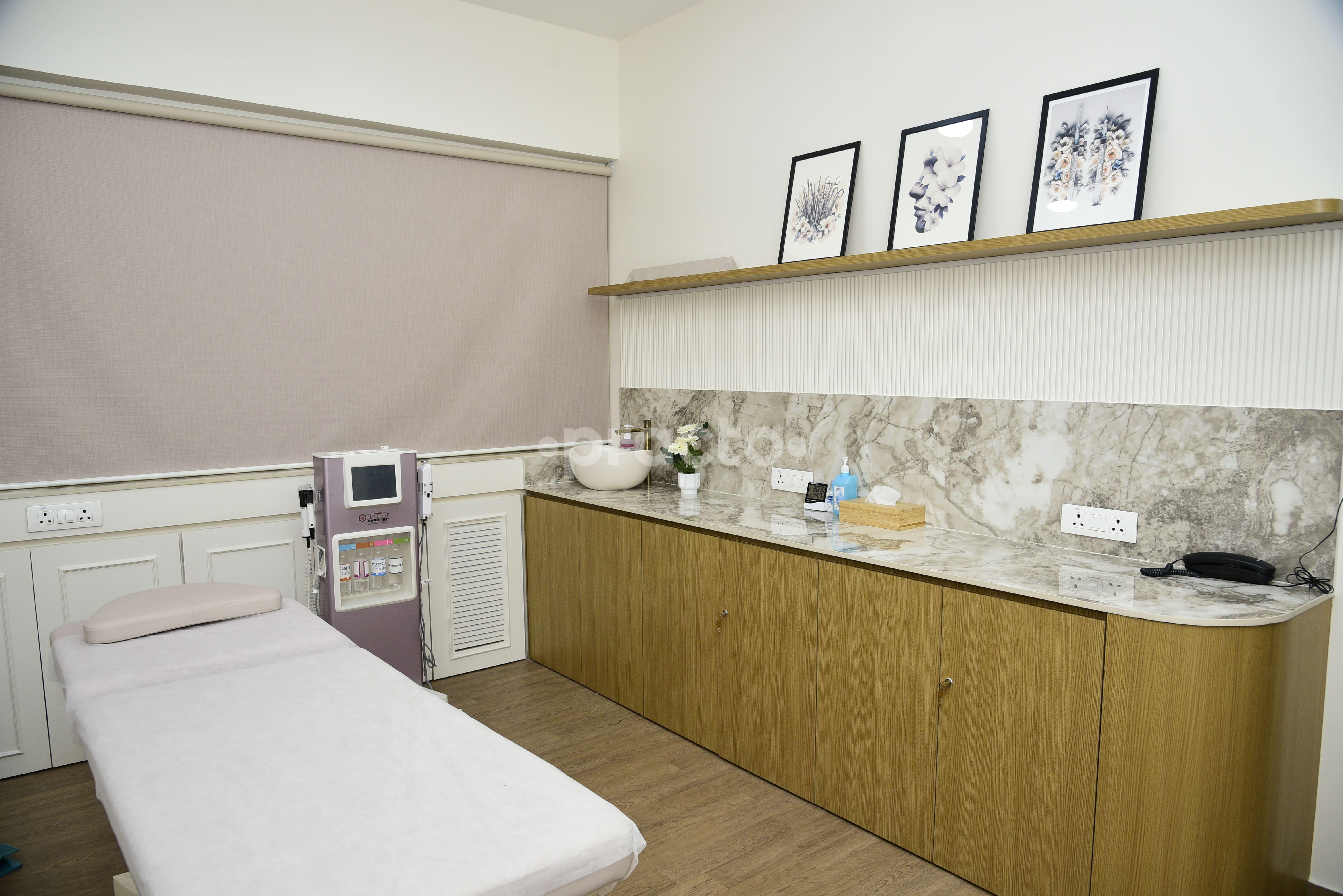 Therapy/Massage Room at Sara Aesthetic Clinic Chembur East Mumbai