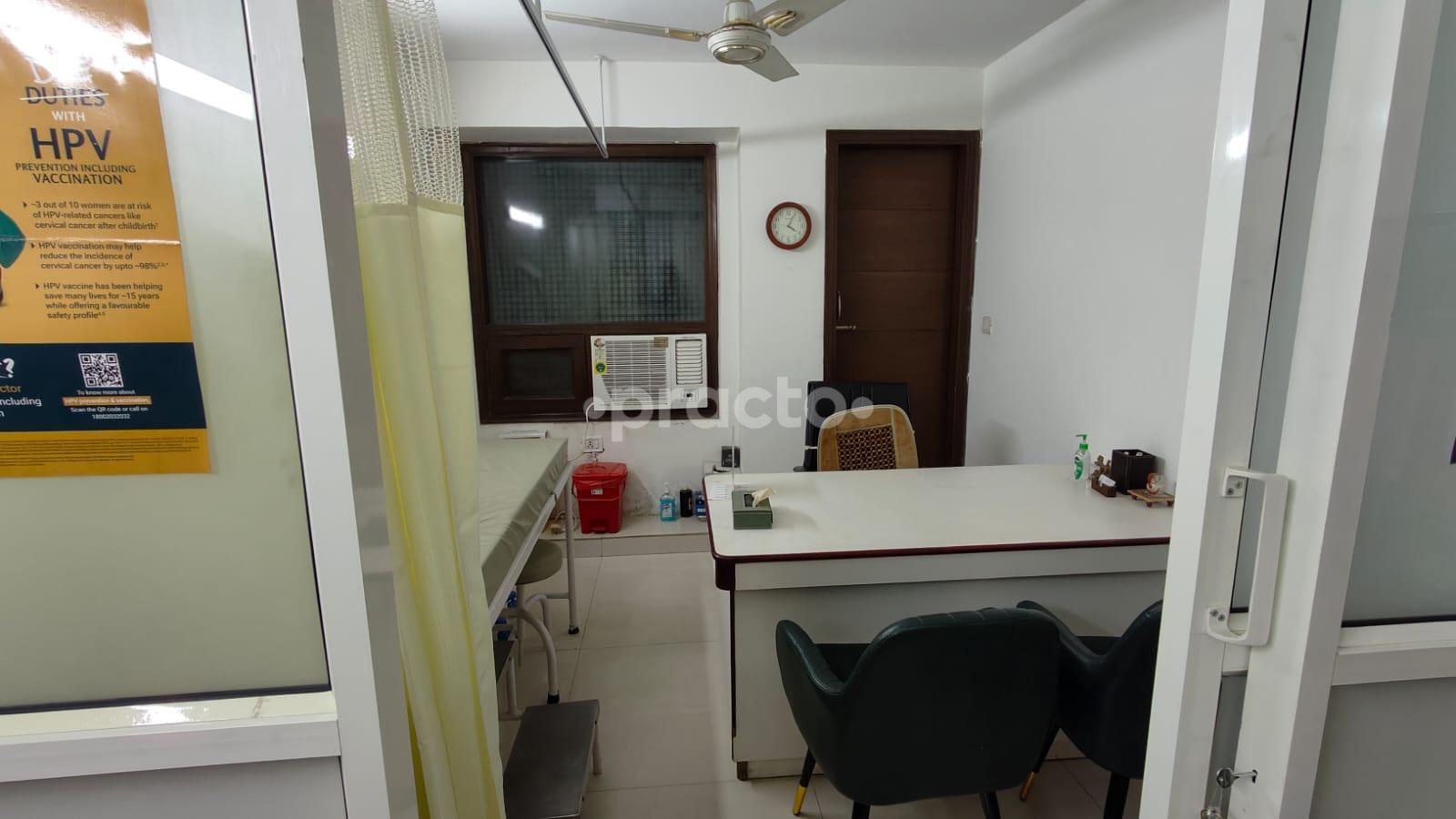 Consultation Room at Dr. Noor Dharmarha Clinic Punjabi Bagh Delhi