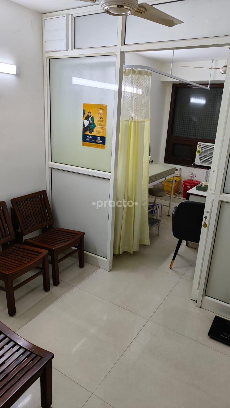 Reception Area at Dr. Noor Dharmarha Clinic Punjabi Bagh Delhi