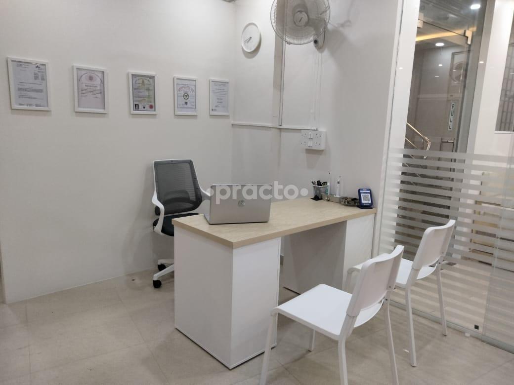 Consultation Room at Dr  Arati's Dental And Surgical Practice Koramangala Bangalore
