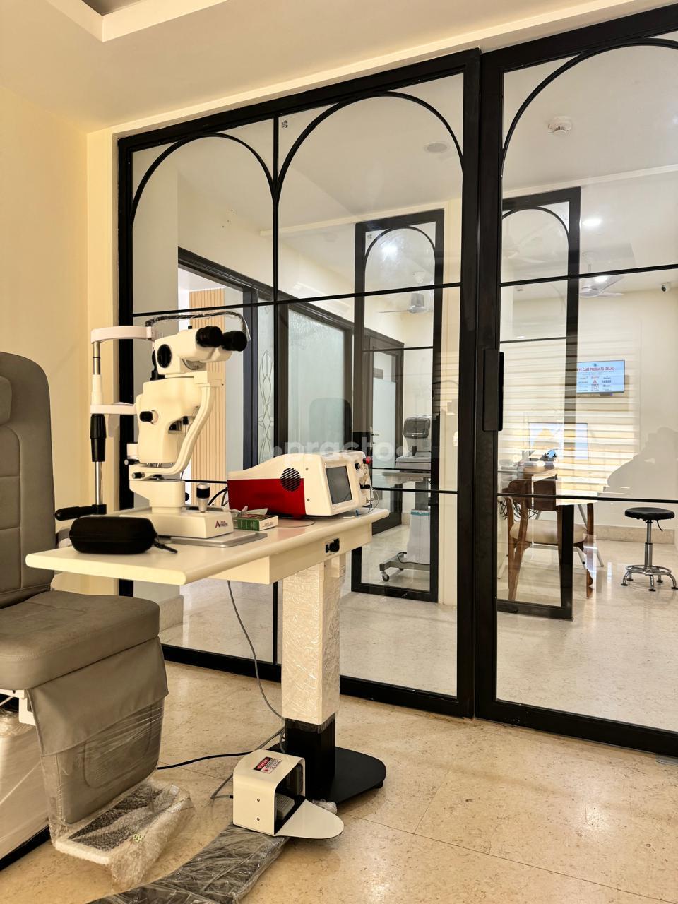 Consultation Room at Claritas Eye & Retina Institute Panchsheel Enclave Delhi