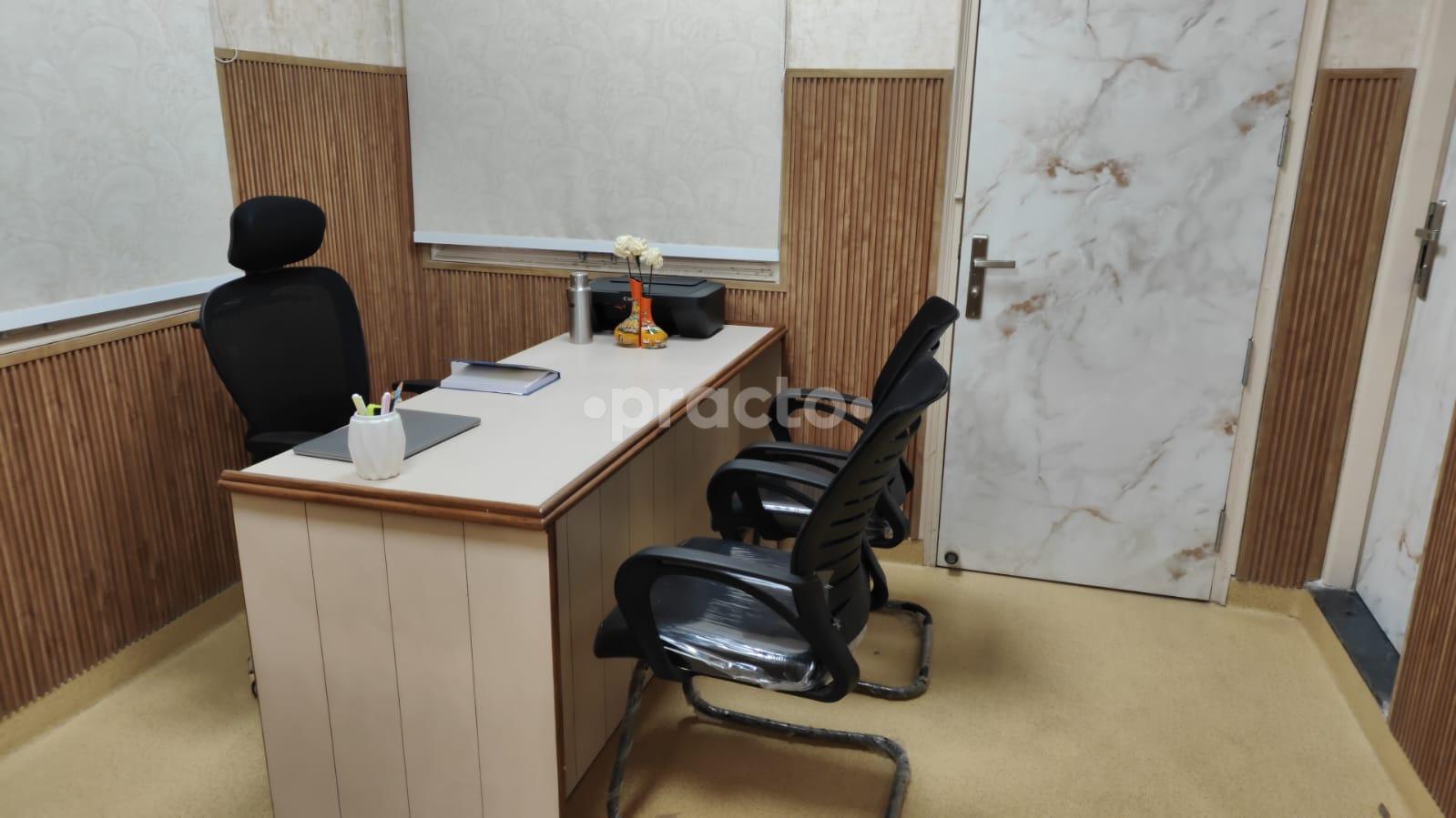 Consultation Room at Qinsight Healthcare Gurgaon Sector 31 Gurgaon