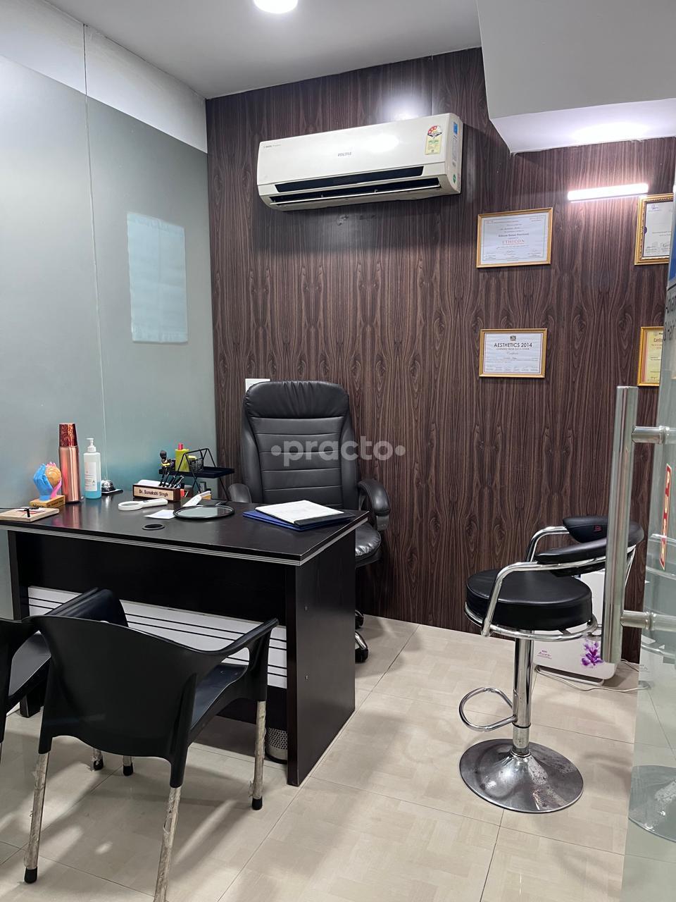 Consultation Room at Advanced Urology & Stone Centre CR Park Delhi