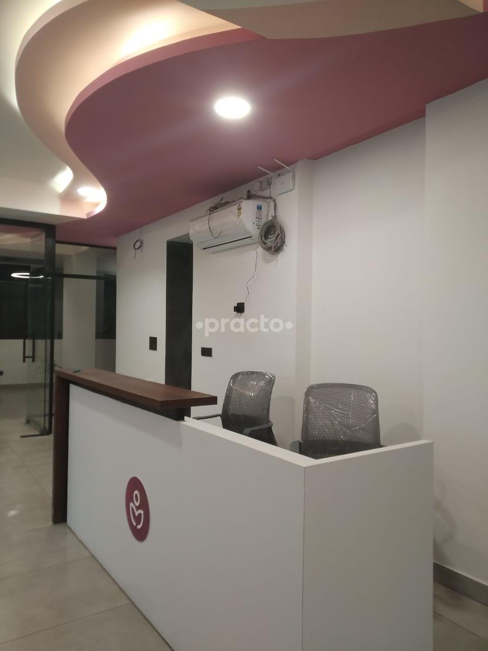 Reception Area at Omama Clinic Gurgaon Sector 57 Gurgaon