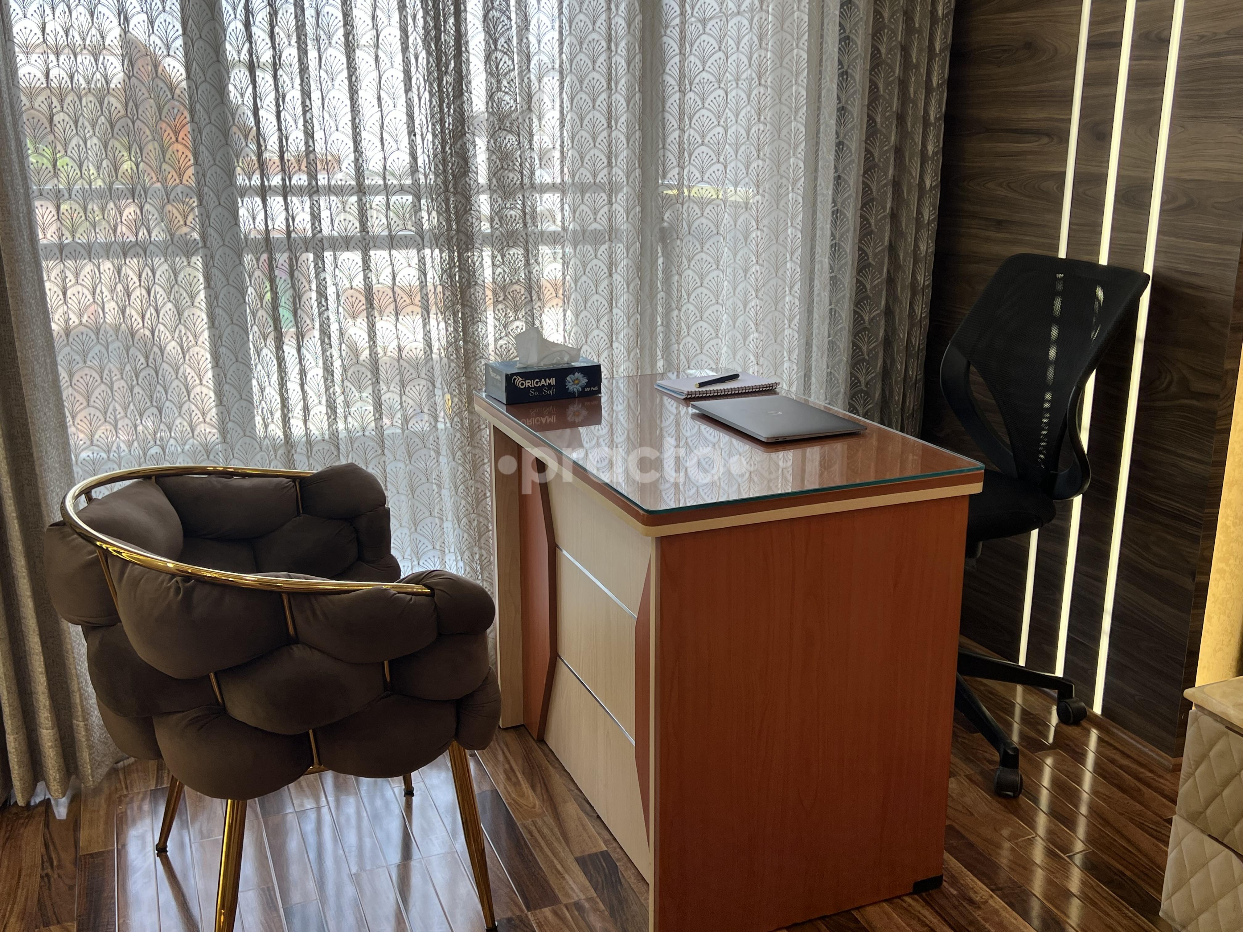Consultation Room at Know How By Sanskriti Pitampura Delhi