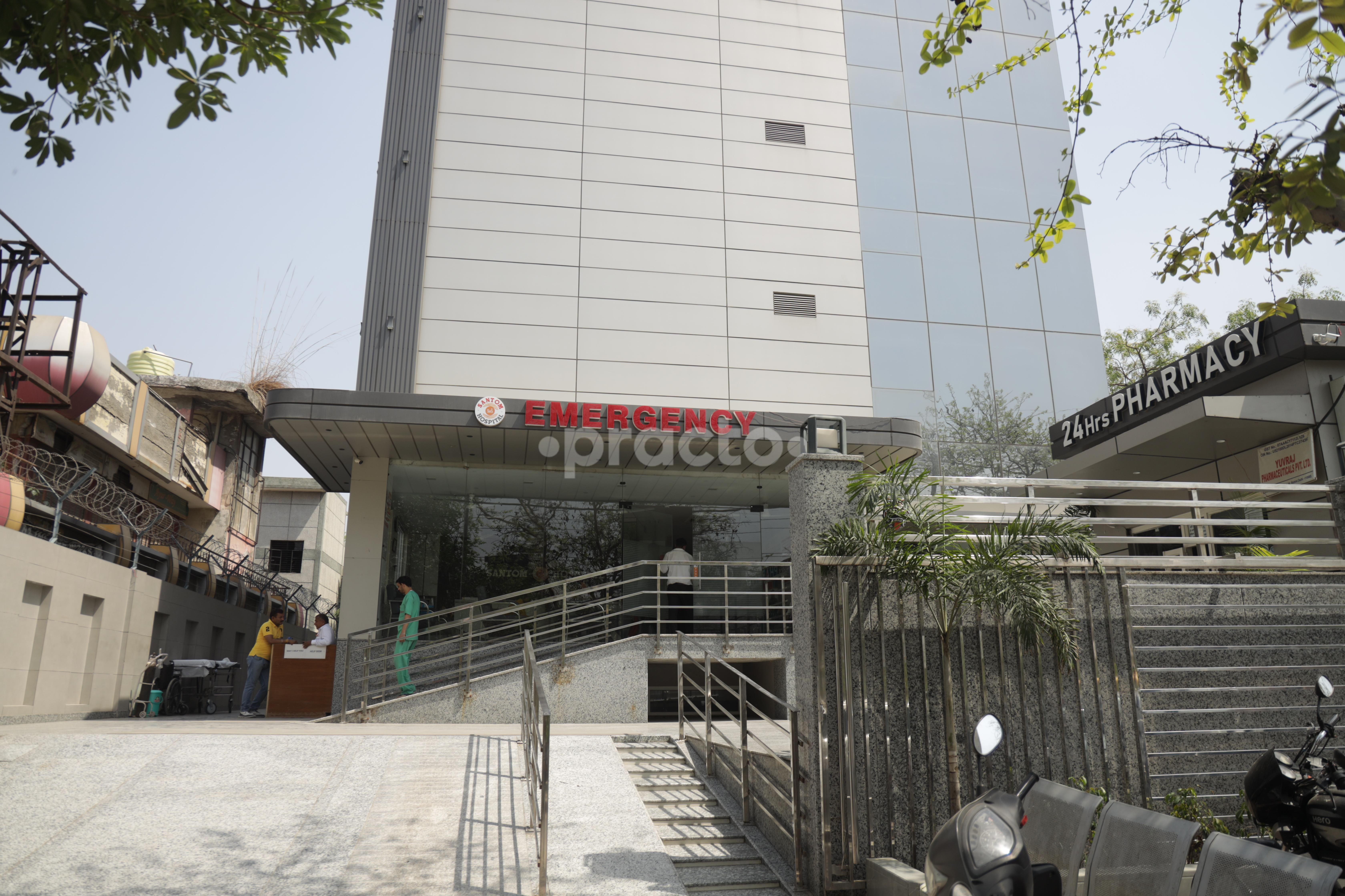 Outside Area at Nivaan Care Clinic  Rohini Sector 24 Delhi
