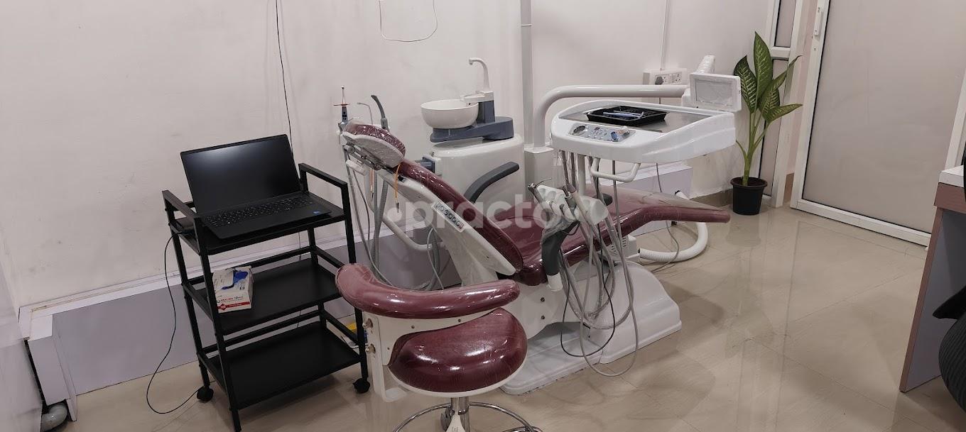 Single Chair With Mirror at Dr.Vishakha's Tooth Tales Keshav Nagar Pune
