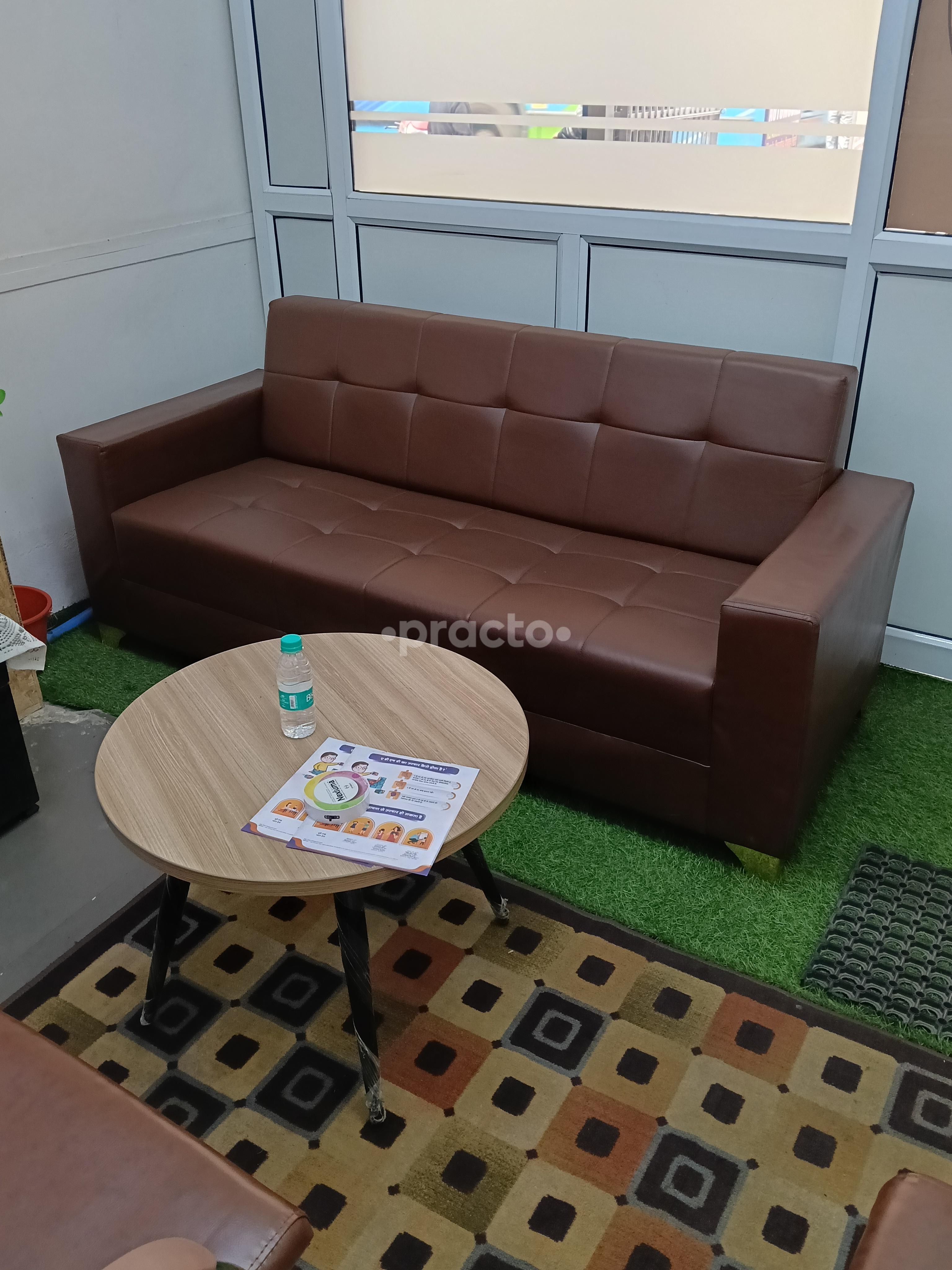 Reception Area at Maan-Arog Rohini Sector 15 Delhi