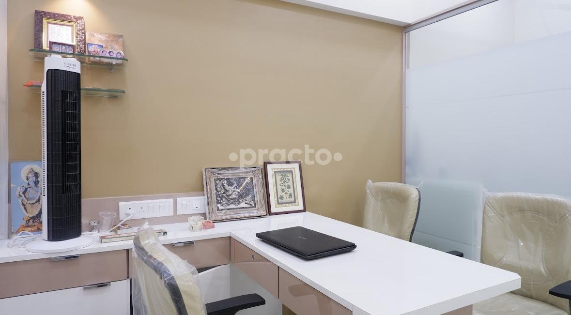 Consultation Room at Pinge’s Sai Samarth Dental Care Malad West Mumbai