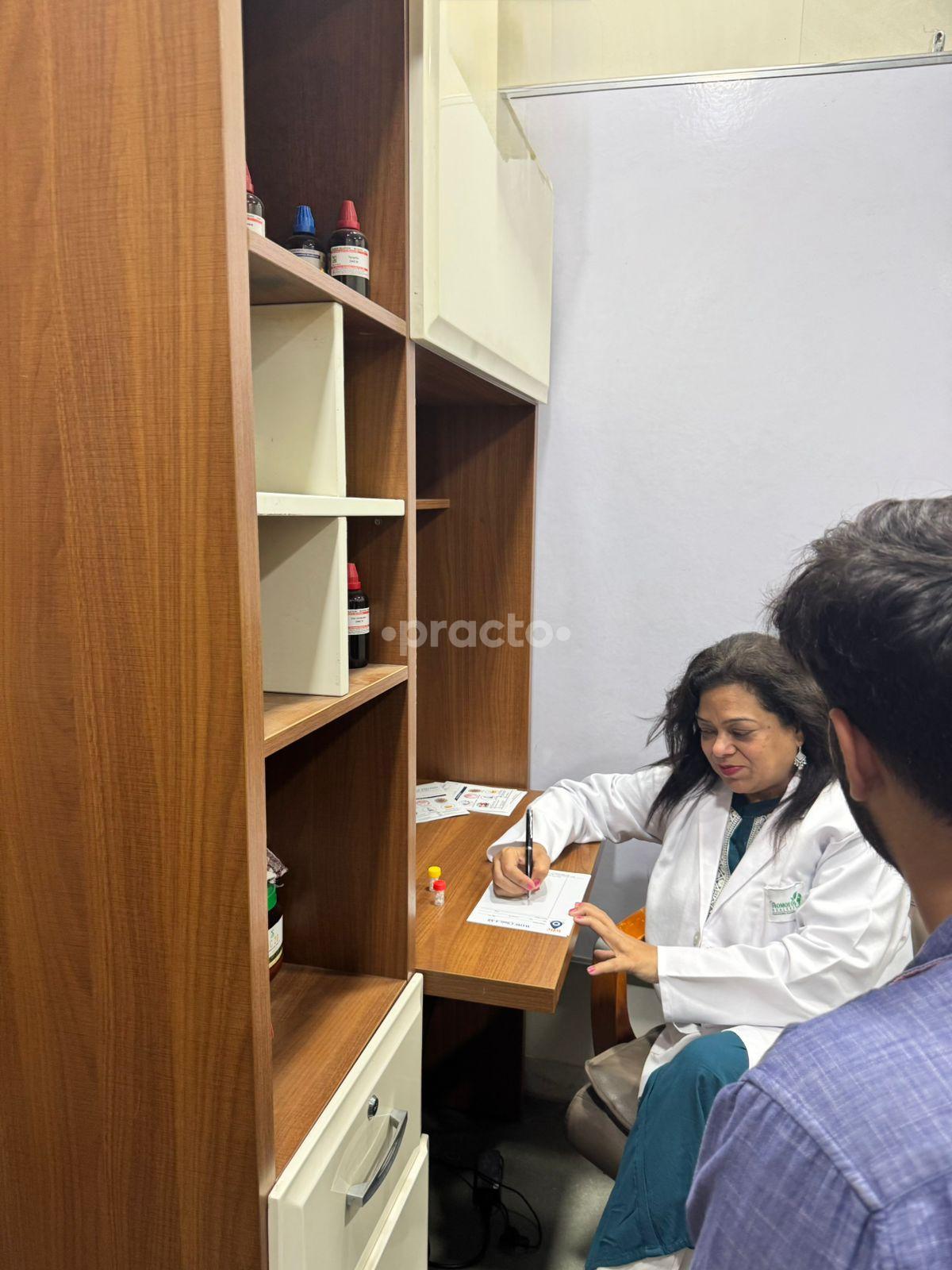 Consultation Room at Wow Clinic 4 all Punjabi Bagh Delhi