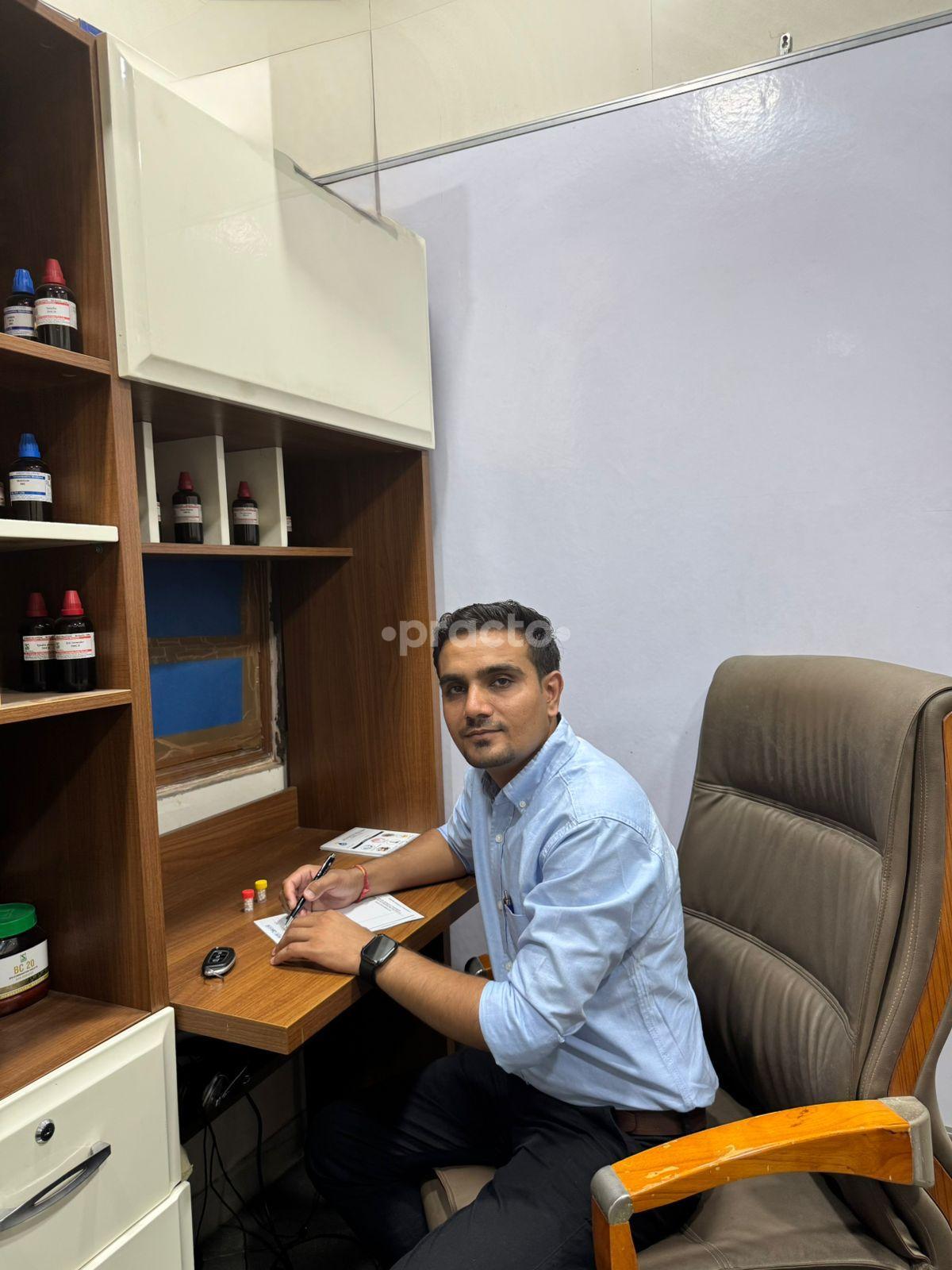 Consultation Room at Wow Clinic 4 all Punjabi Bagh Delhi