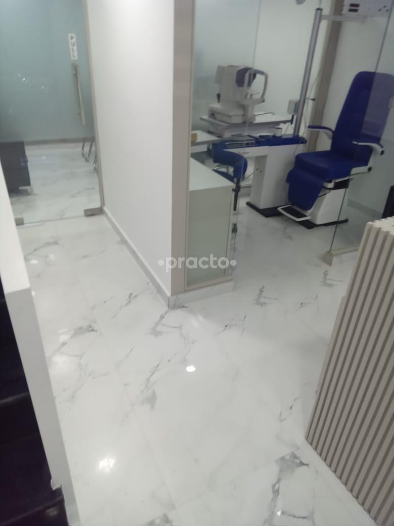 Equipment Area at Dr Smritis Eye Clinic Gurgaon Sector 69 Gurgaon