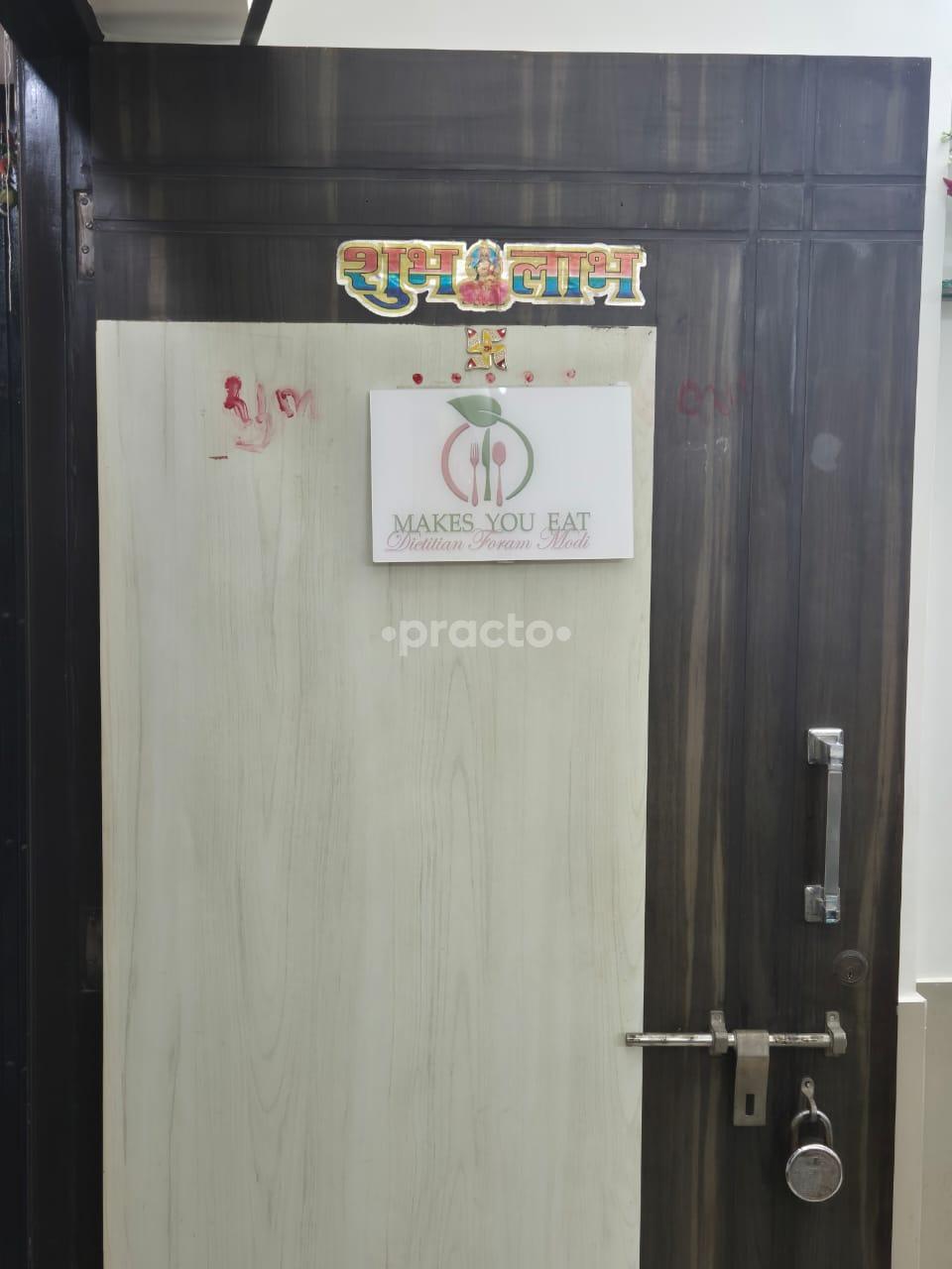 Entrance at Makes You Eat By Dt. Foram Modi Borivali West Mumbai
