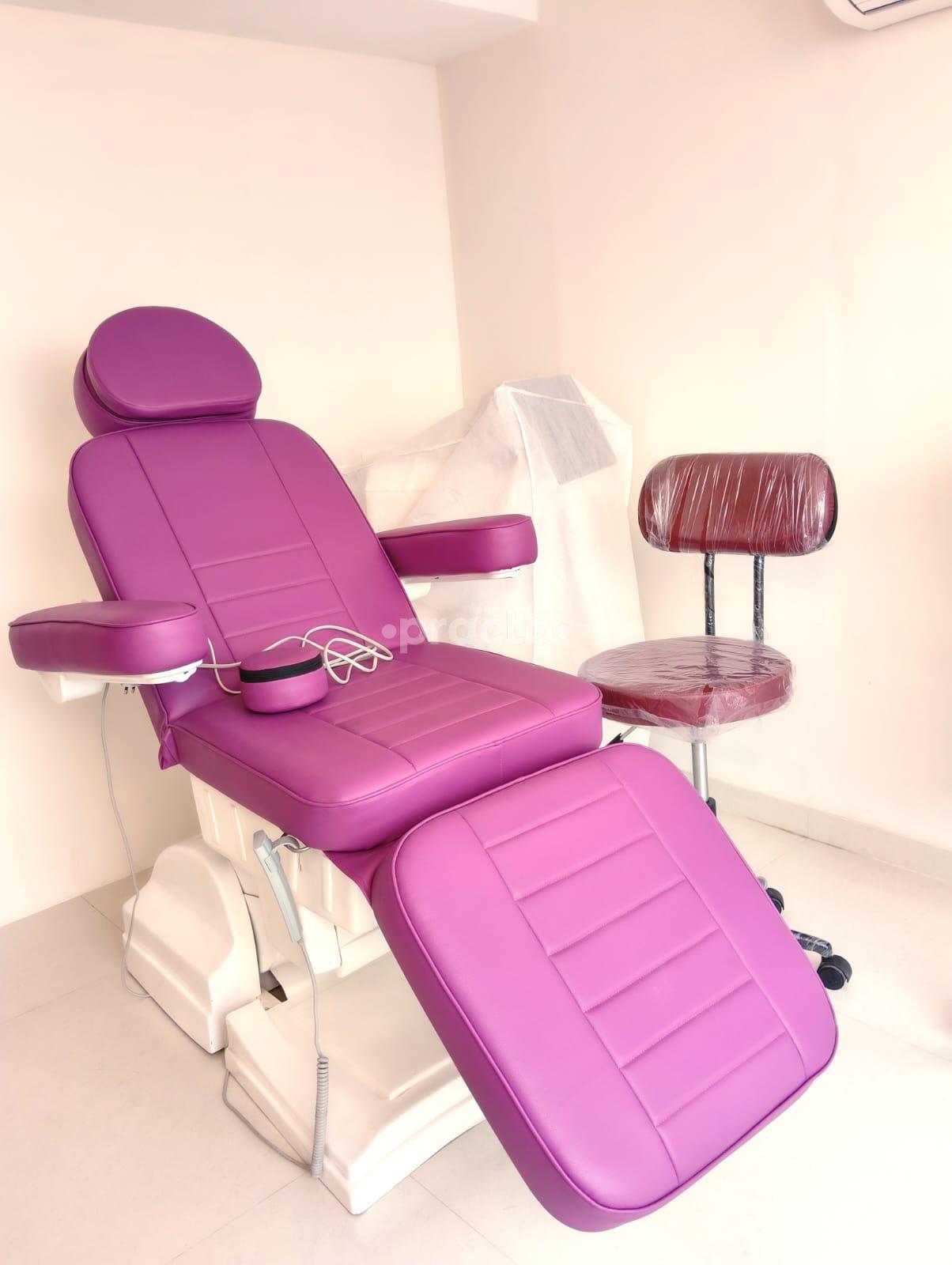 Single Chair With Mirror at The Aesthetic Hub  Baner Pune