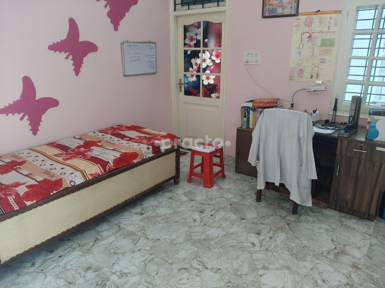 Consultation Room at Pratima Smriti Clinic Thasemau Road Lucknow