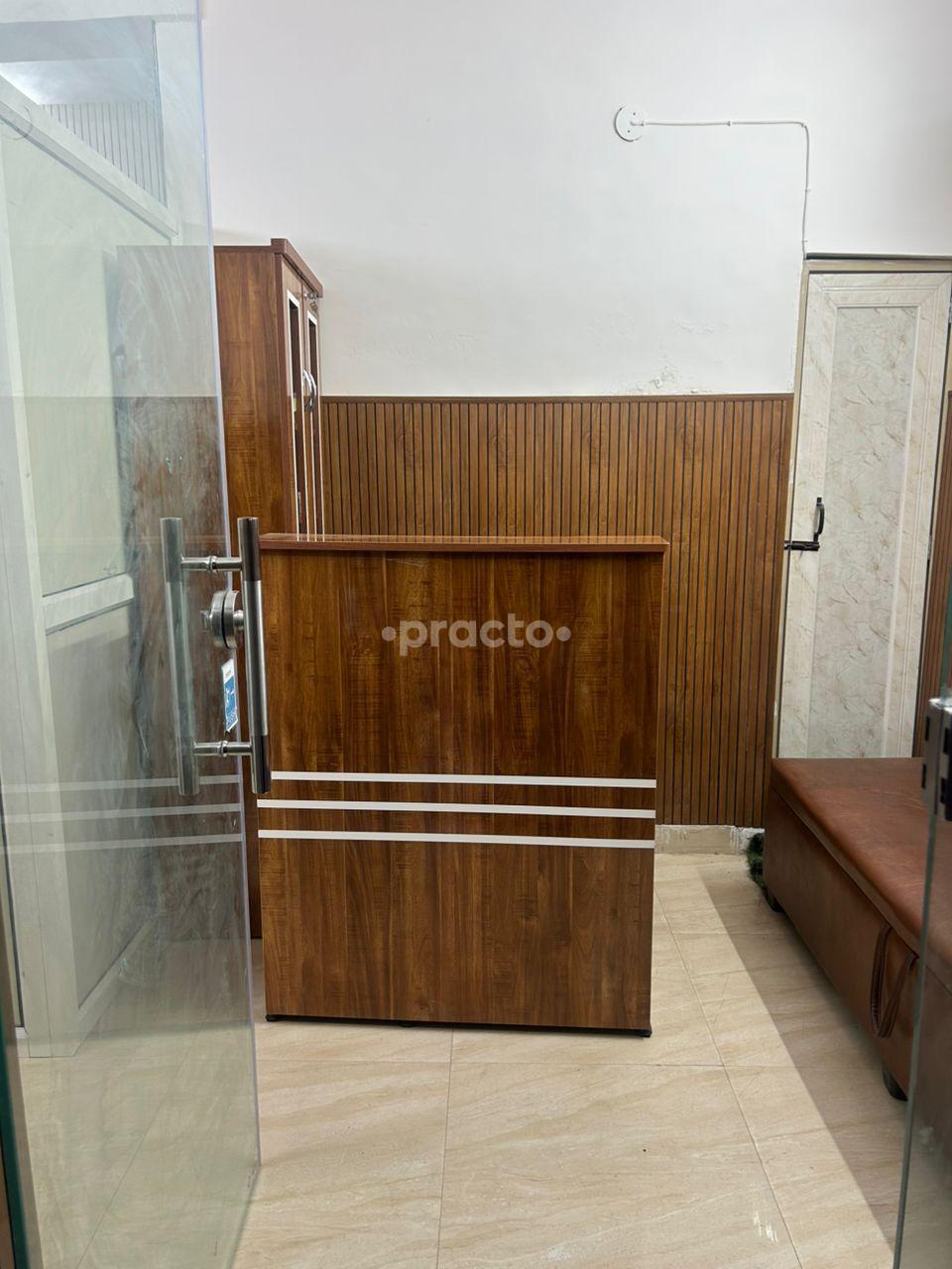 Skinique by Dr Aakash Singhal Keshav Puram Delhi