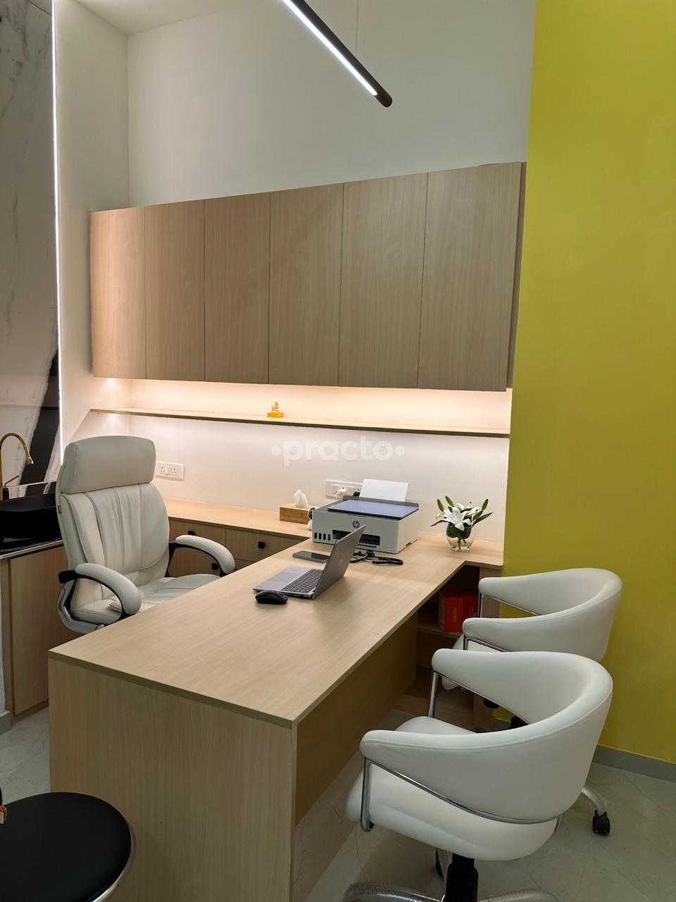 Consultation Room at Dr. Pratham Clinic Nehru Nagar Ghaziabad
