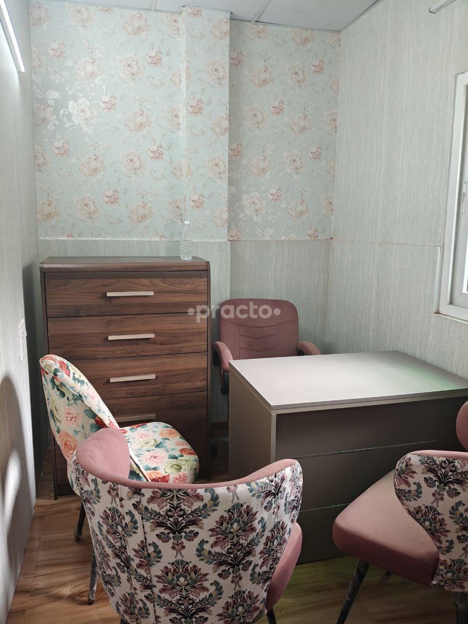 Consultation Room at Mirabilia Plastic Surgery  Mayur Vihar Phase 1 Extension Delhi